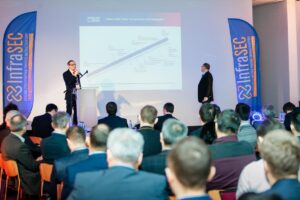 mini-4b4f0718x-small