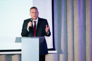 mini-4b4f7124x-small