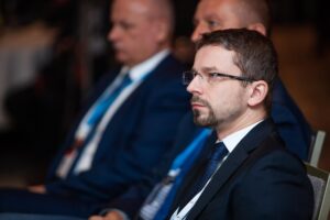 mini-4b4f8662x-small