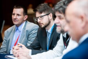 mini-4b4f9206x-small