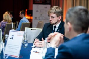 mini-4b4f9232x-small