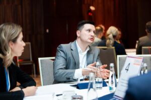 mini-4b4f9237x-small