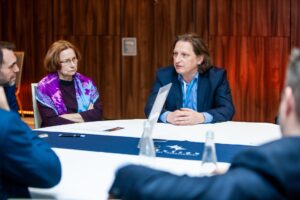 mini-4b4f9243x-small